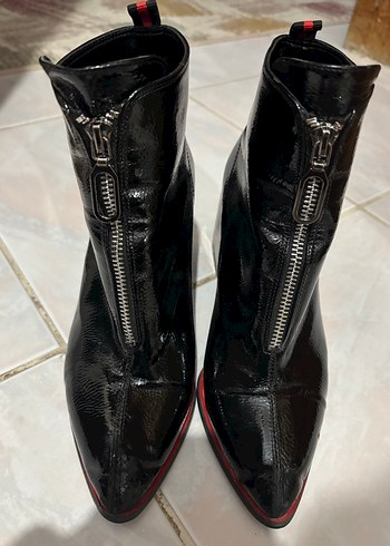 Siyah Yılan Desenli Deri Topuklu Bot - Görsel 2