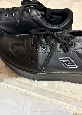 Diğer Siyah Bagcikli Gunluk Spor Ayakkabi