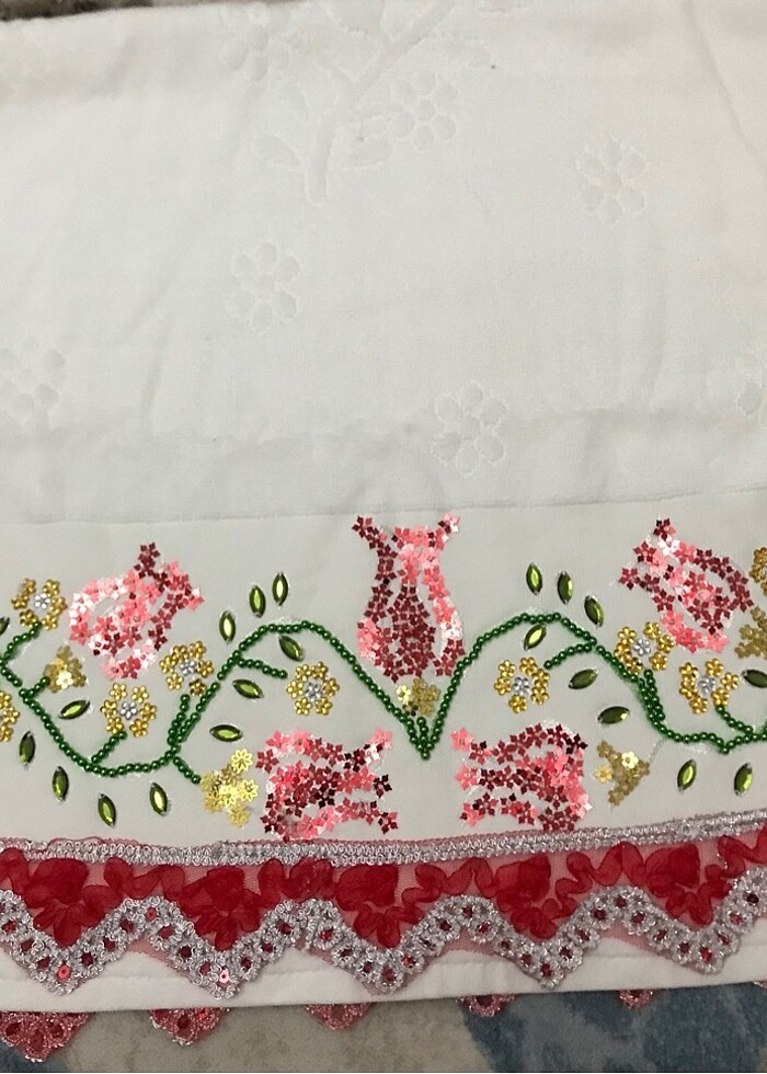 Çeyizlik boncuk işlemeli havlu - Görsel 2