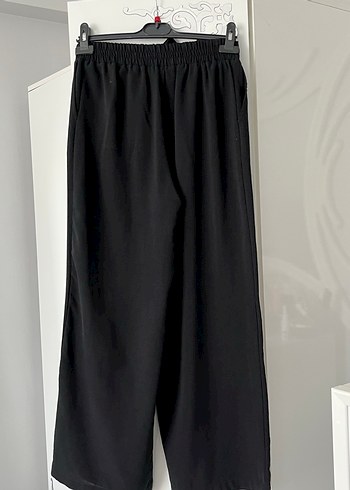 Siyah Kemerli Rahat Kesim Kadın Kumaş Pantolon - Görsel 3