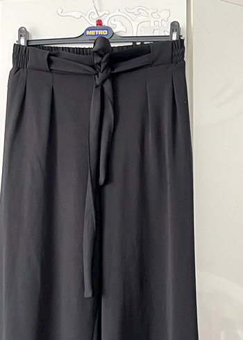 Siyah Kemerli Rahat Kesim Kadın Kumaş Pantolon - Görsel 2