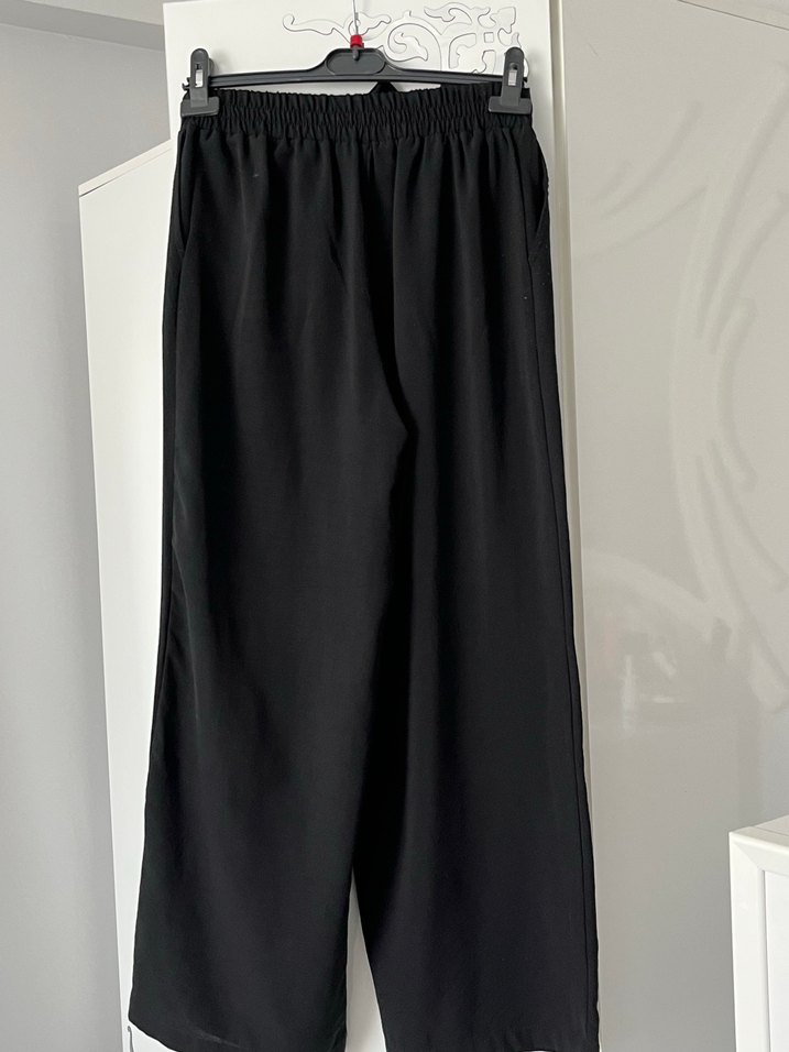 Siyah Kemerli Rahat Kesim Kadın Kumaş Pantolon - Görsel 3