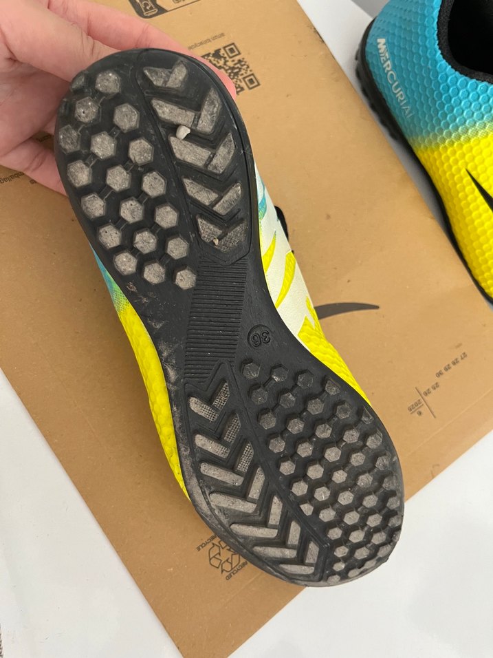 Erkek Renkli Futbol Ayakkabısı Velcro Bağcıklı - Görsel 5