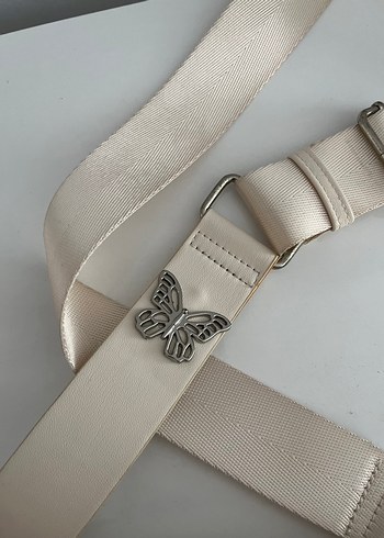 Bershka kelebekli çanta - Görsel 3