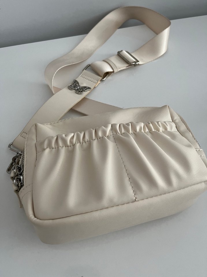 Bershka kelebekli çanta - Görsel 2