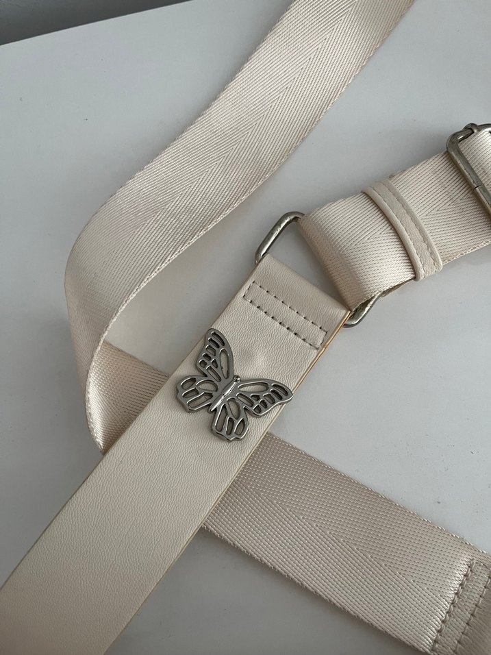 Bershka kelebekli çanta - Görsel 3