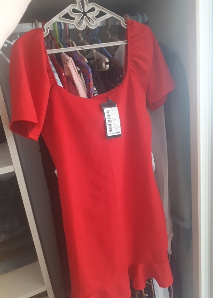 Kırmızı Volanlı Elbise - Görsel 3