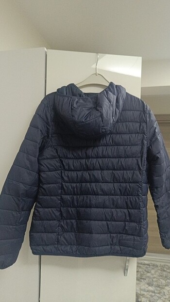 Kapşonlu şişme mont - Görsel 4