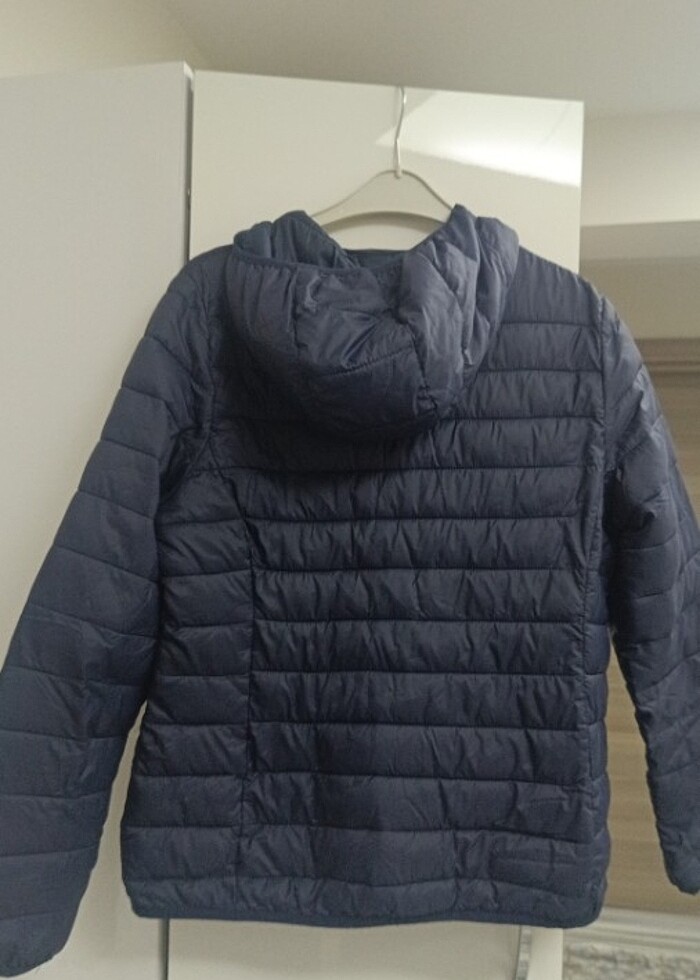 Kapşonlu şişme mont - Görsel 4