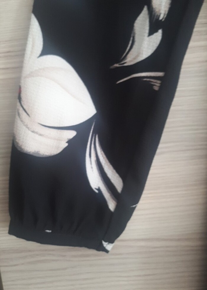 Only çiçek desenli bel ve kolları büzgülü yazlık elbise - Görsel 3