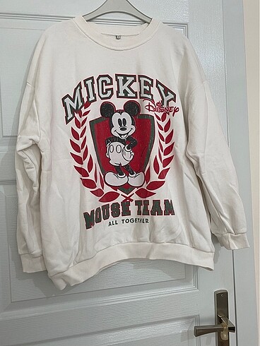 Sweatshirt