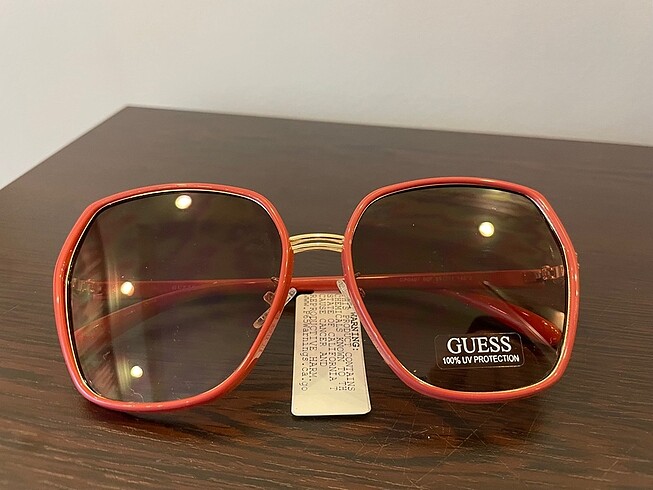 Guess güneş gözlüğü