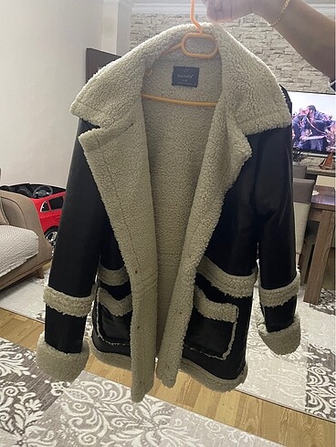 Zara model mont