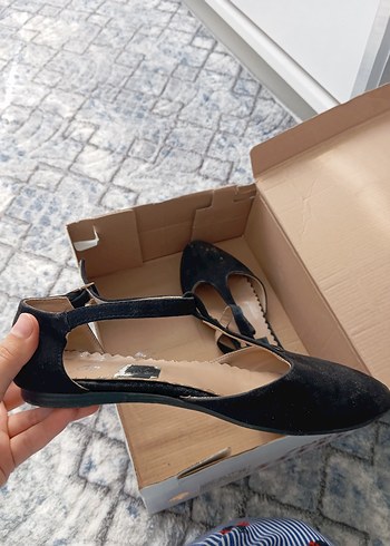 Diğer Tokalı Siyah Süet Stiletto temizlenip gönderilecektir