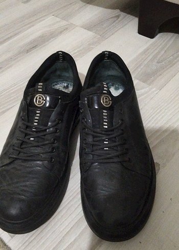 Diğer Siyah Deri Sneaker Siklik Ve Rahatlik Bir Arada