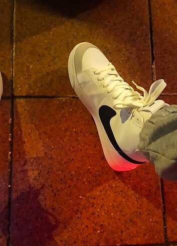 Nike beyaz ayakkabı 