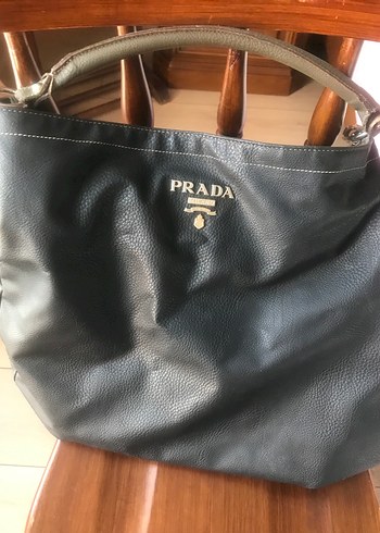 Prada Siyah Deri Omuz Cantasi