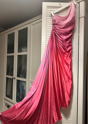 Pembe Drapeli Uzun Kadın Abiye