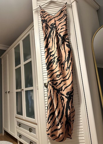Kahverengi Zebra Desenli Uzun Kadın Elbise