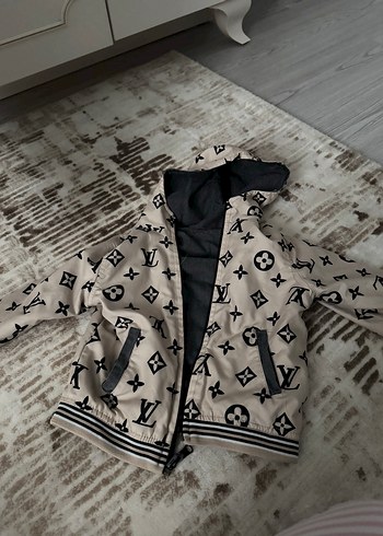 louis-vuitton 4 Yaş