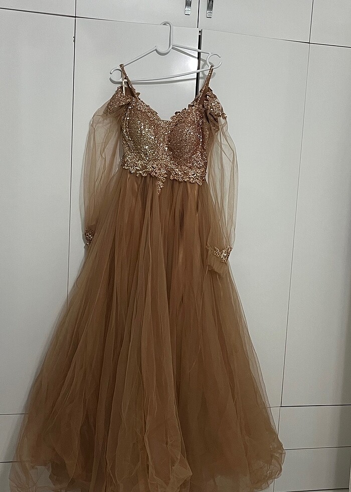 Üstü pullu nişanlılık abiye elbise - Görsel 4