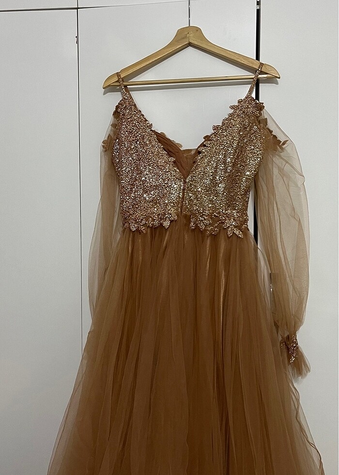 Üstü pullu nişanlılık abiye elbise - Görsel 5