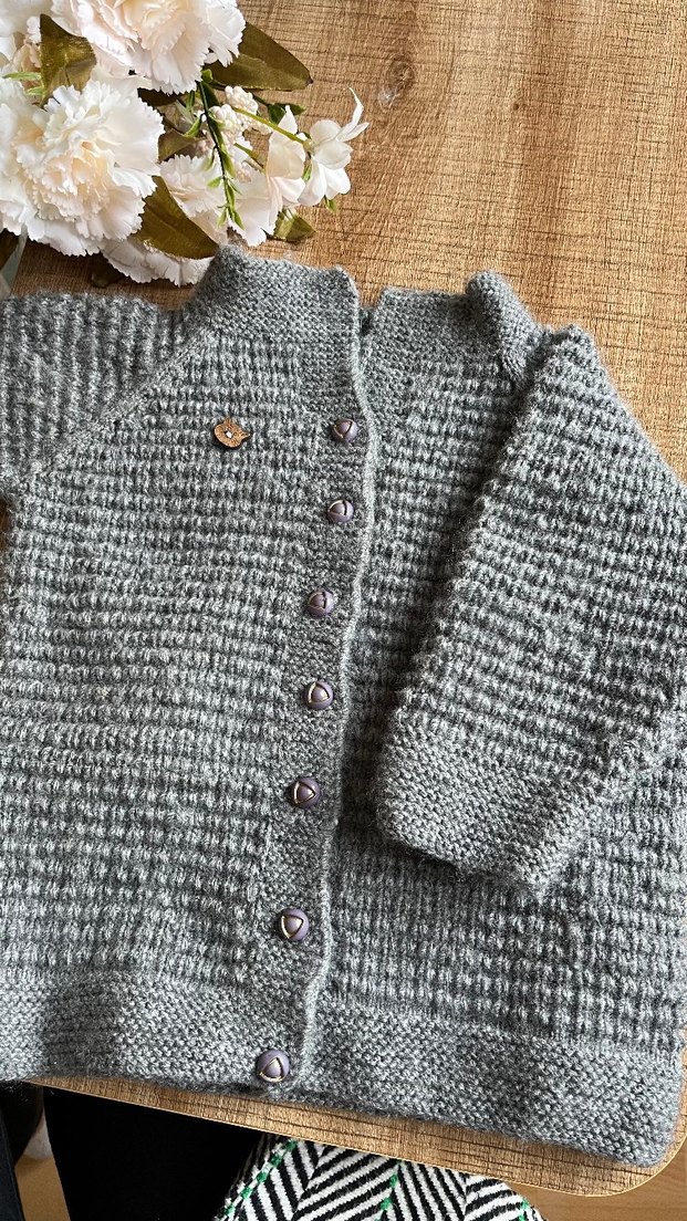 Gri Erkek Çocuk Düğmeli Örgü Hırka - Görsel 3