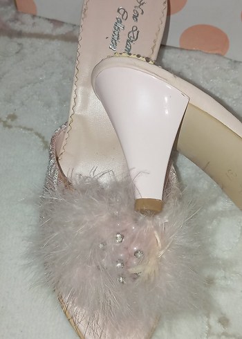 Pembe Tüylü Dolgu Topuklu Kadın Terlik - Görsel 7