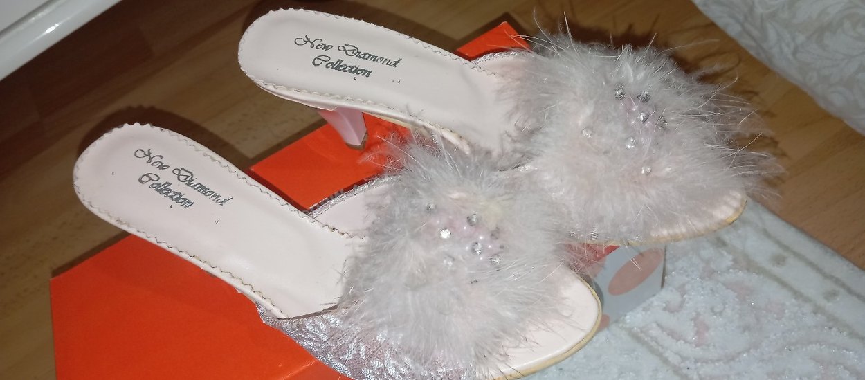 Pembe Tüylü Dolgu Topuklu Kadın Terlik - Görsel 2