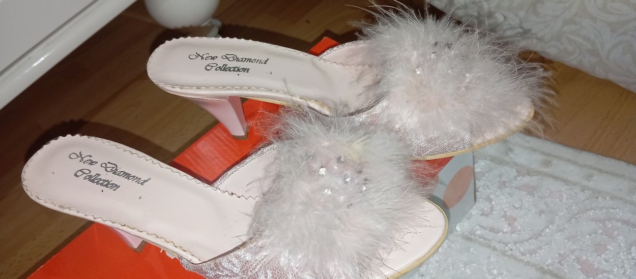 Pembe Tüylü Dolgu Topuklu Kadın Terlik - Görsel 5