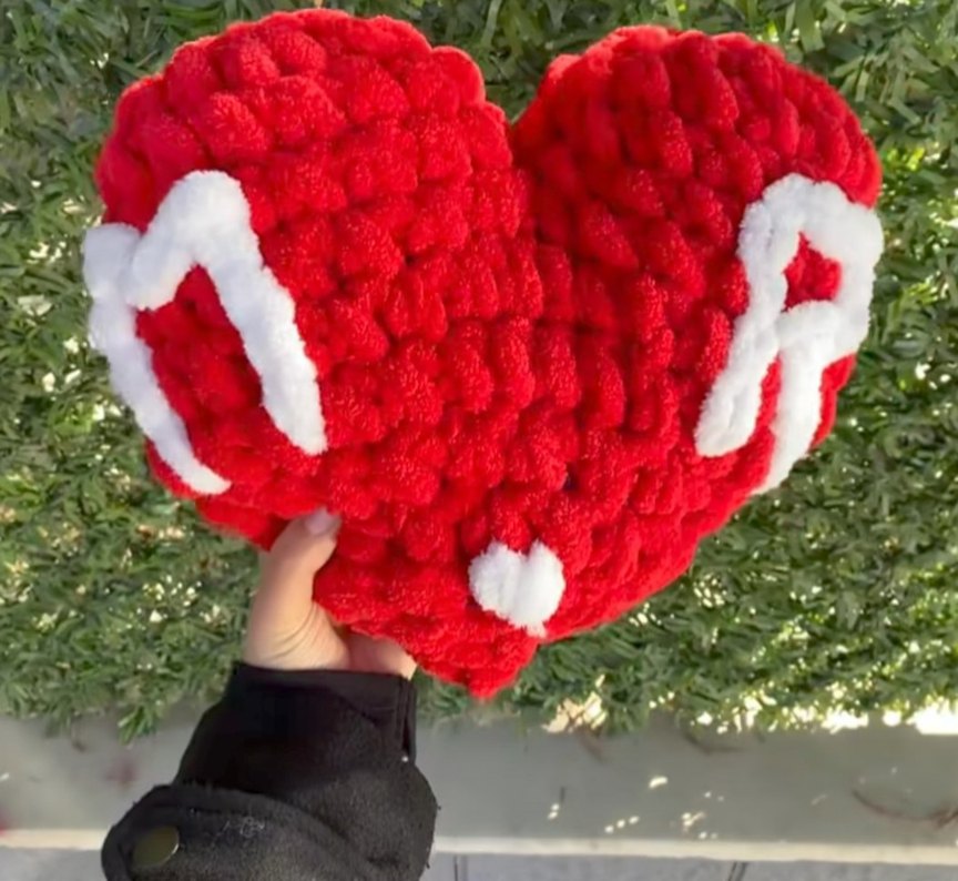 Kırmızı Kalp Şeklinde Yumuşak Yastık - Görsel 3