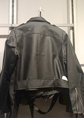 Kemerli Siyah Kısa Deri Biker Ceket - Görsel 5