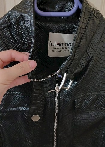 Kadın Siyah Yılan Derisi Desenli Biker Deri Ceket - Görsel 4