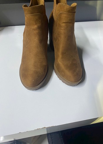 Kadın Kahverengi Süet Tokalı Kalın Topuk Bot - Görsel 3