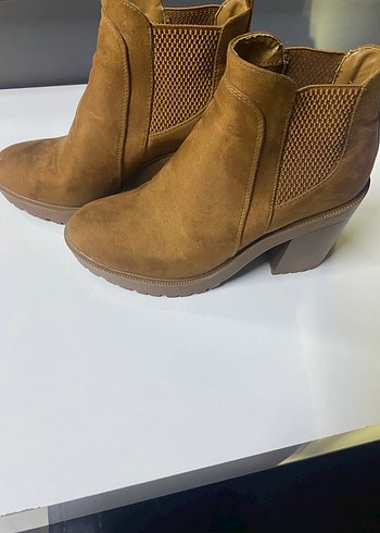Kadın Kahverengi Süet Tokalı Kalın Topuk Bot - Görsel 2