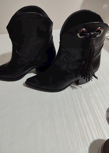 Püsküllü Siyah Deri Stiletto Kadın Bot - Görsel 4