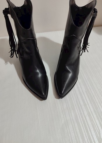 Püsküllü Siyah Deri Stiletto Kadın Bot - Görsel 2