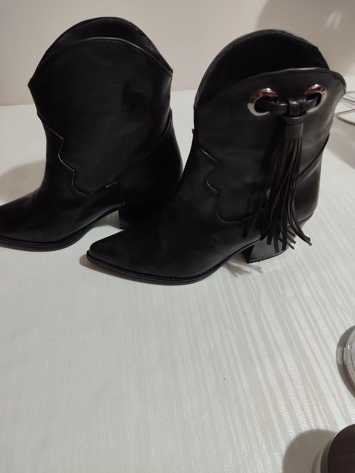 Püsküllü Siyah Deri Stiletto Kadın Bot - Görsel 4