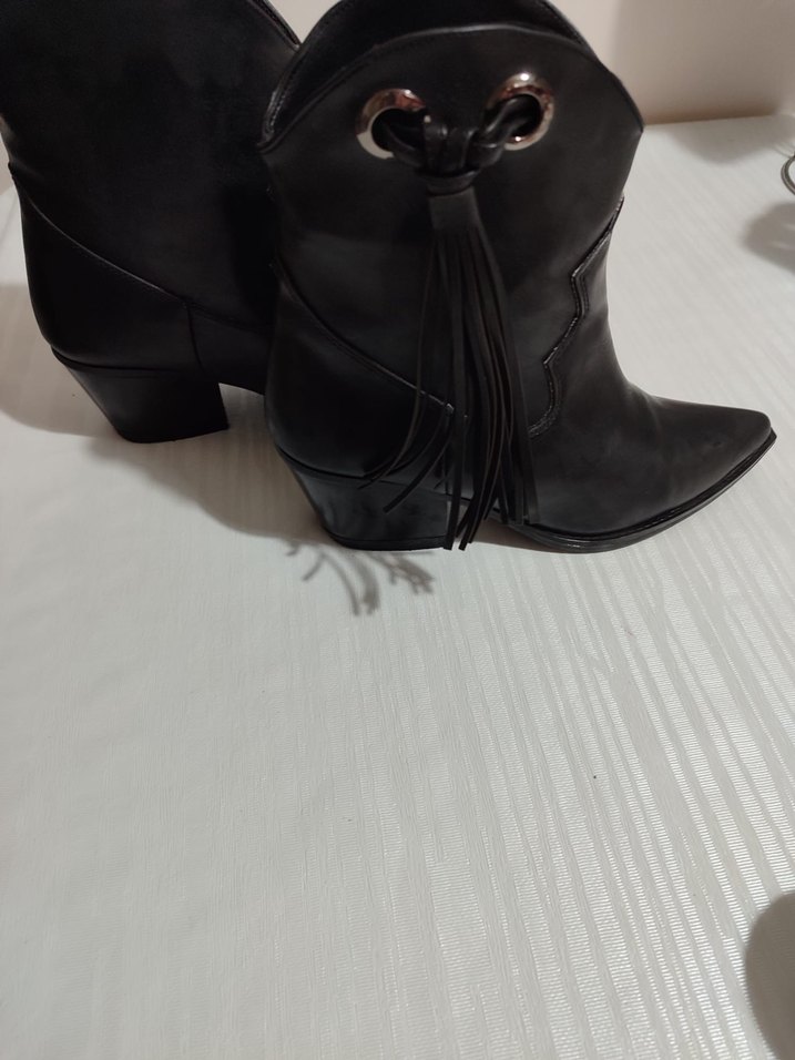 Püsküllü Siyah Deri Stiletto Kadın Bot - Görsel 3