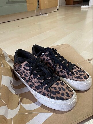 Zara Sneakers