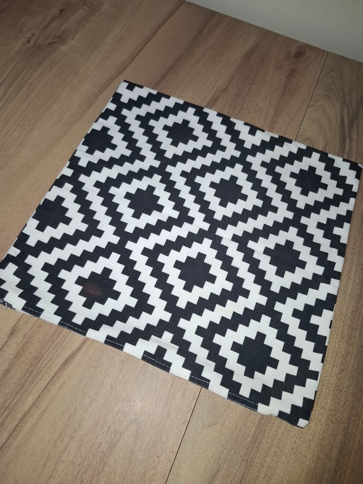 Siyah beyaz yastık kılıfı - Görsel 3