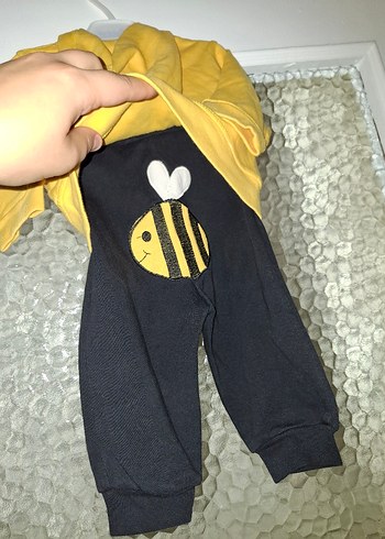 9 Ay Beden sarı Renk Sarı Kapüşonlu Arı Nakışlı Bebek Takımı