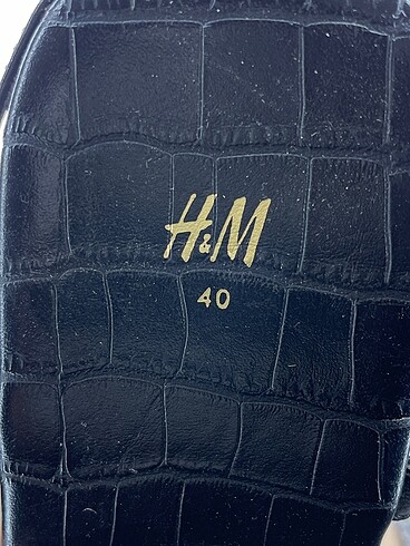 40 Beden siyah Renk H&M Terlik %70 İndirimli.