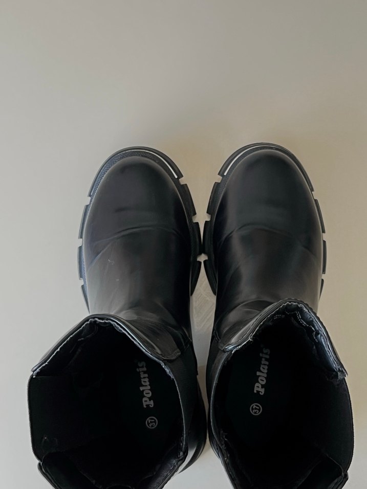 Siyah Deri Kadın Bot - Görsel 3