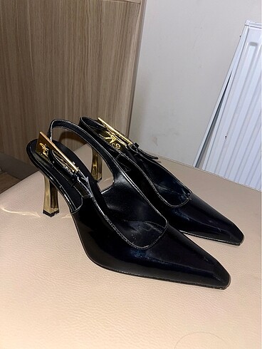 Siyah stiletto
