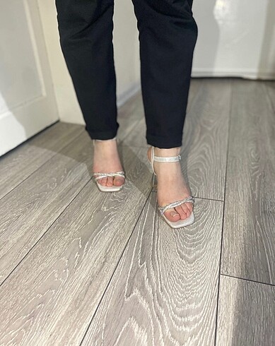 Kadın çift bantlı taşlı topuklu ayakkabı - Görsel 6
