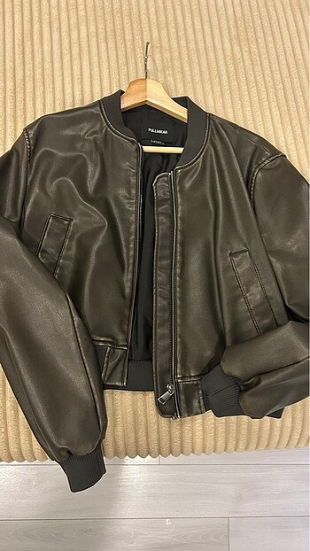 m Beden Pull and bear deri ceket