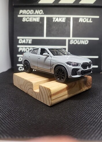 Diacast BMW Araba sıfır üründür, Kapıları açılır ve Çek bırak öz