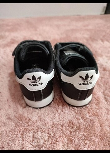 19 Beden siyah Renk Adidas bebek ayakkabısı