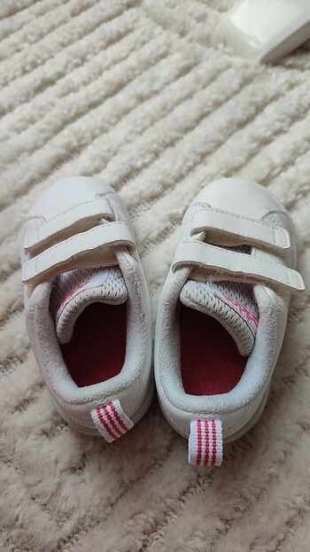 22 Beden beyaz Renk Adidas kız bebek ayakkabısı